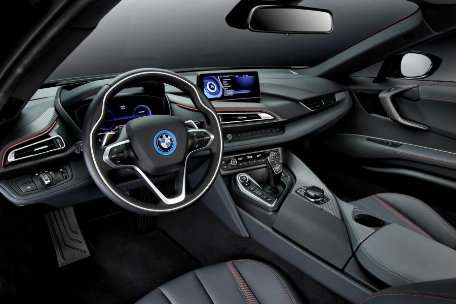 Торпедо BMW i8 Protonic Red Edition (I12) 2016 года  (фото 15 из 20)